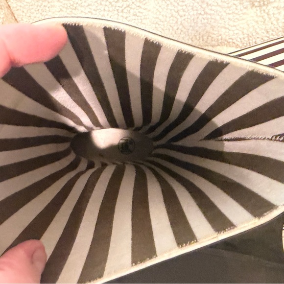 HENRI BENDEL Signature Stripe Rain Galoshes-Size 9 - Picture 8 of 8
